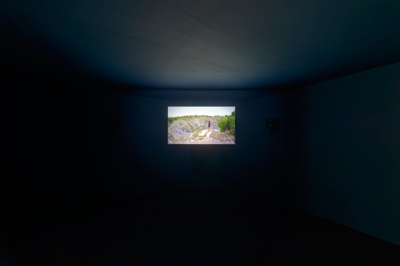 10 Otobong Nkanga - Remains of the Green Hill - 2015 - Video (Exhibition View)- HD, Stereo Sound, 5'48_ - Kadist Art Foundation Paris